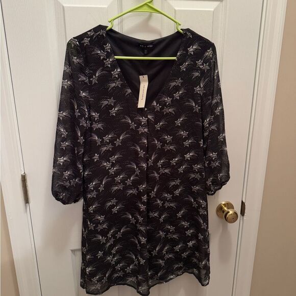 Francesca's Collections Dresses & Skirts - NWT Francesca’s Black and White Shooting Star Patterned Dress Size XS